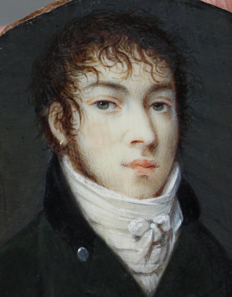 Miniaturiste français, vers 1800, Portrait miniature d'un jeune homme avec un livre-photo-3