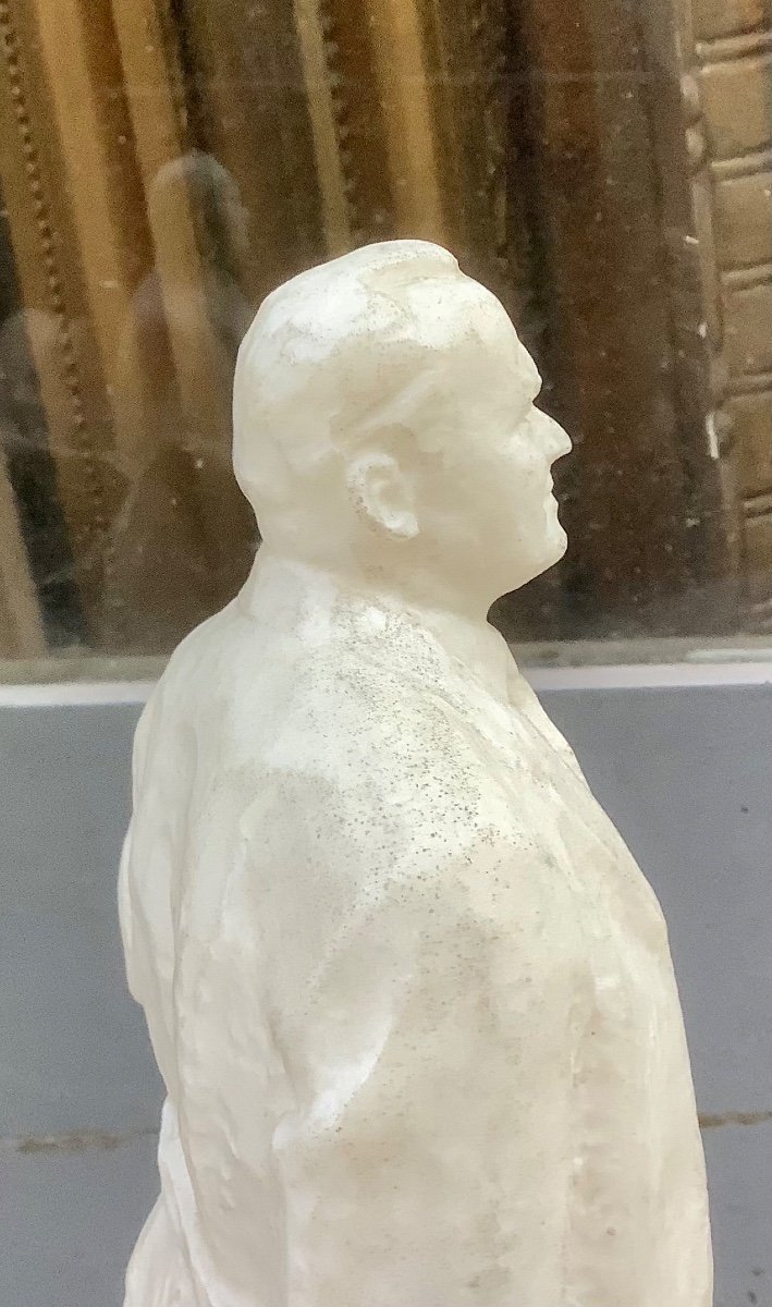 Sculpture en albâtre de Sergei Korolev, ingénieur en chef des fusées soviétiques de 1960-photo-3