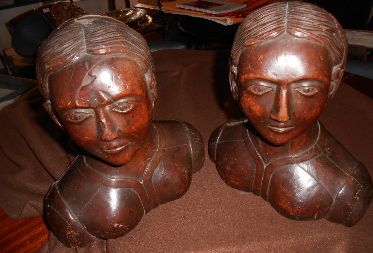 Pair Of Busts Origin Switzerland 