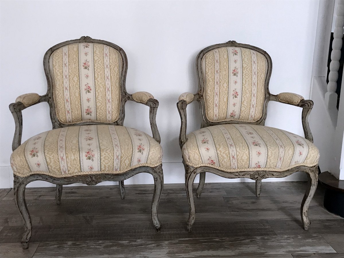 Paire De Fauteuils d'époque Louis XV à Patine Grise, époque XVIII ème