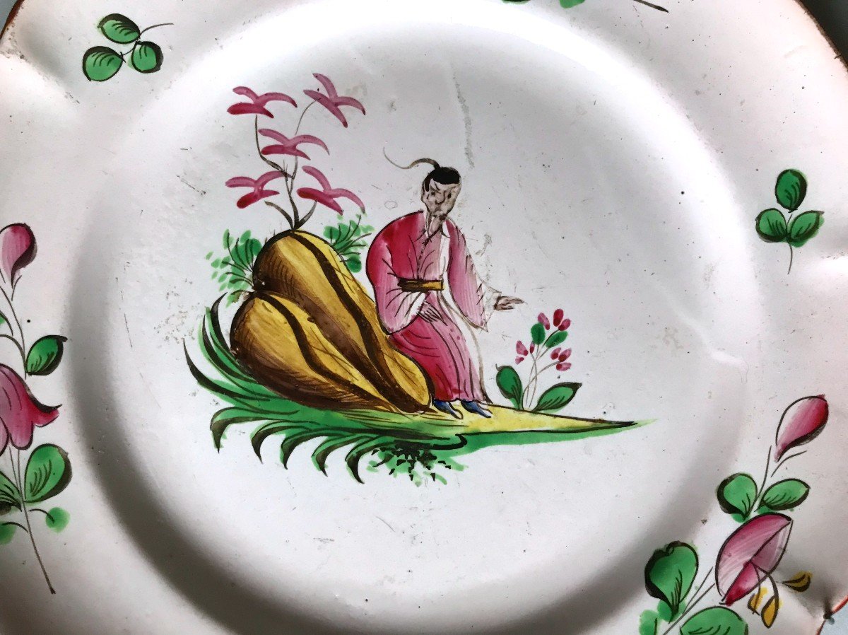 Assiette En Faïence De l'Est Au Décor Au Chinois, époque XVIII ème-photo-2