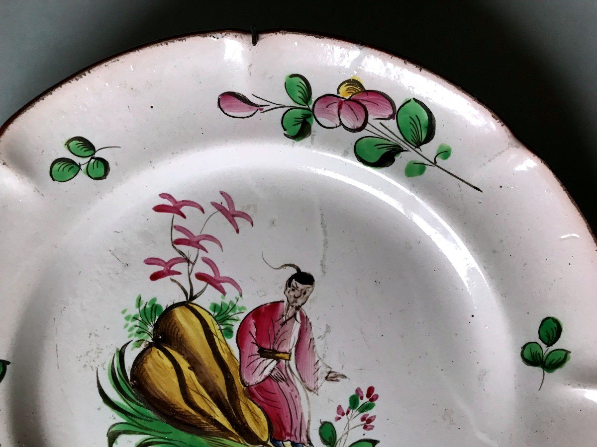 Assiette En Faïence De l'Est Au Décor Au Chinois, époque XVIII ème-photo-3