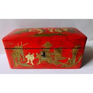 Tea Box In Red Lacquer With Japanese Patterns, 19th Century