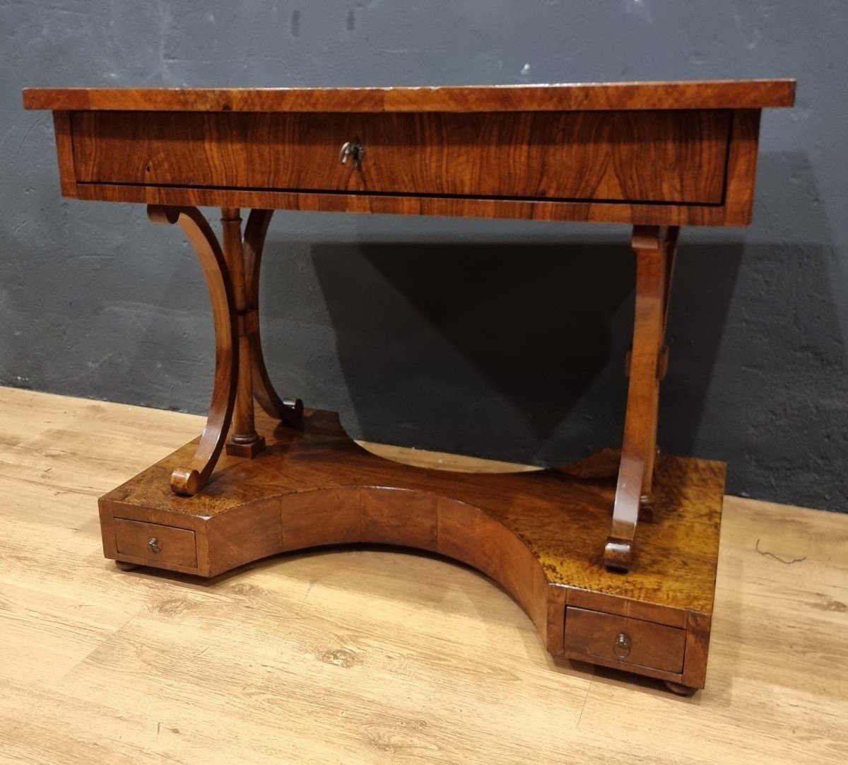 Table Biedermeier De 1820 En Noyer : élégance Intemporelle-photo-2