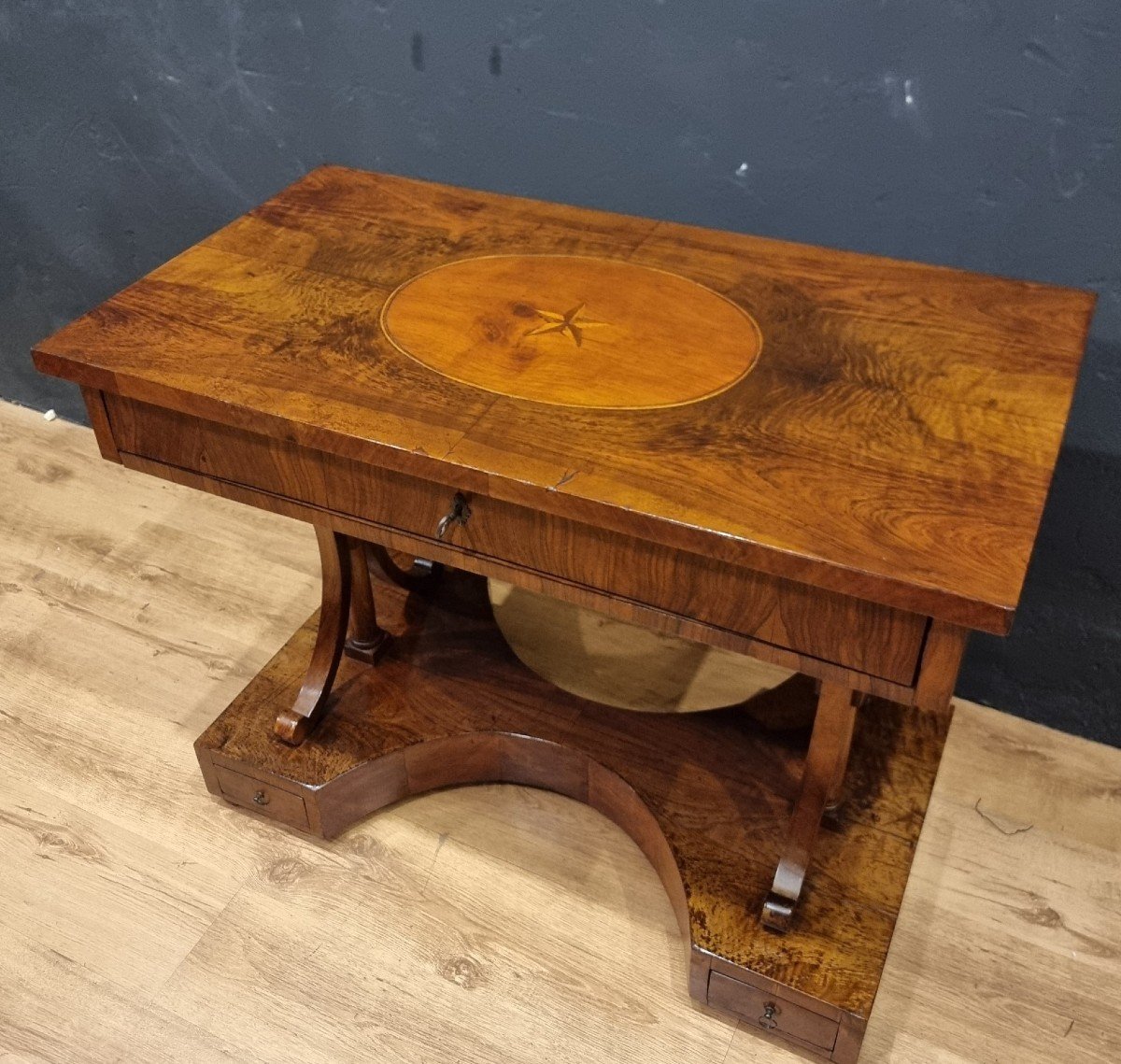 Table Biedermeier De 1820 En Noyer : élégance Intemporelle-photo-3