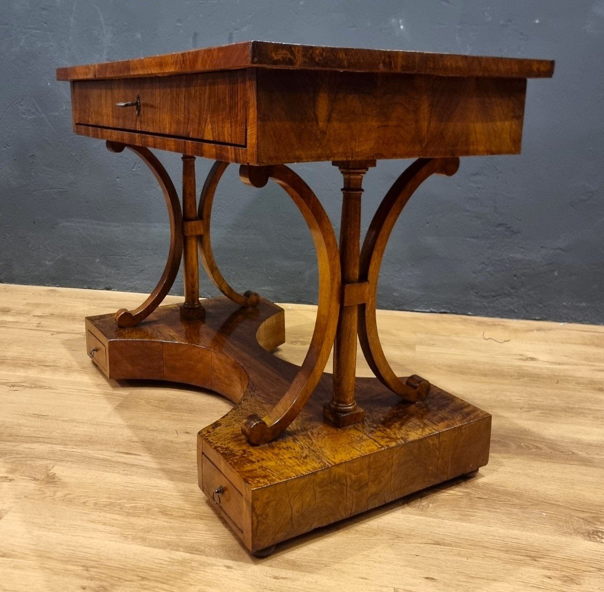 Table Biedermeier De 1820 En Noyer : élégance Intemporelle-photo-2