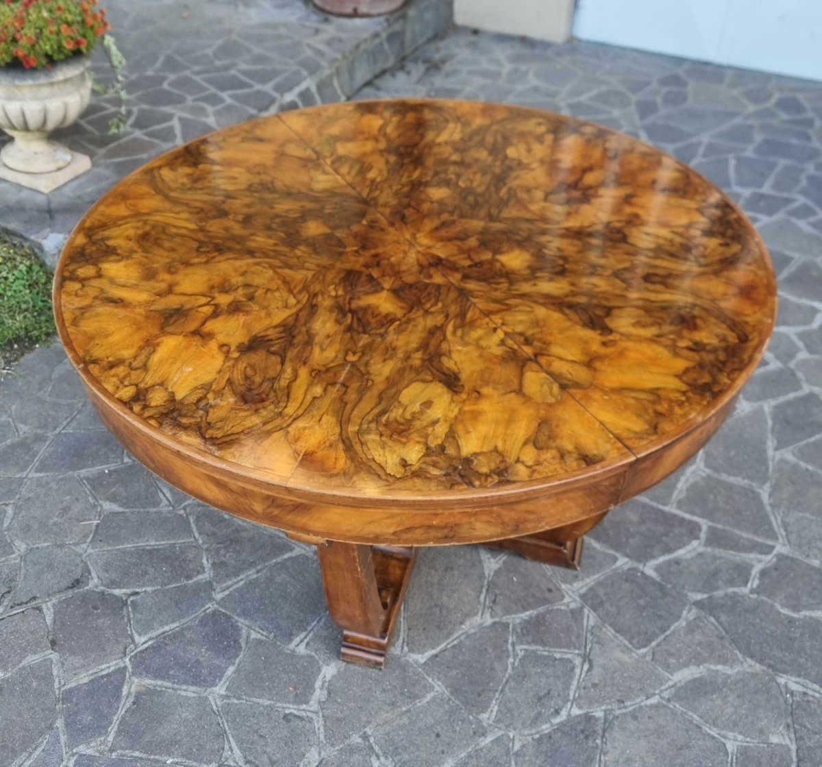 Art Deco Table From 1930 In Burl Walnut-photo-3