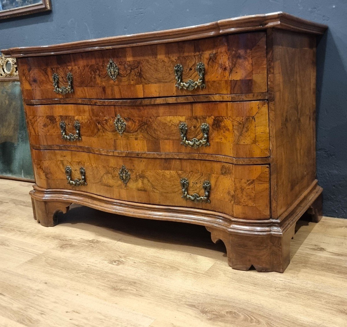 18th Century Walnut Chest Of Drawers From Verona: Elegance And Prestige For Your Home-photo-4