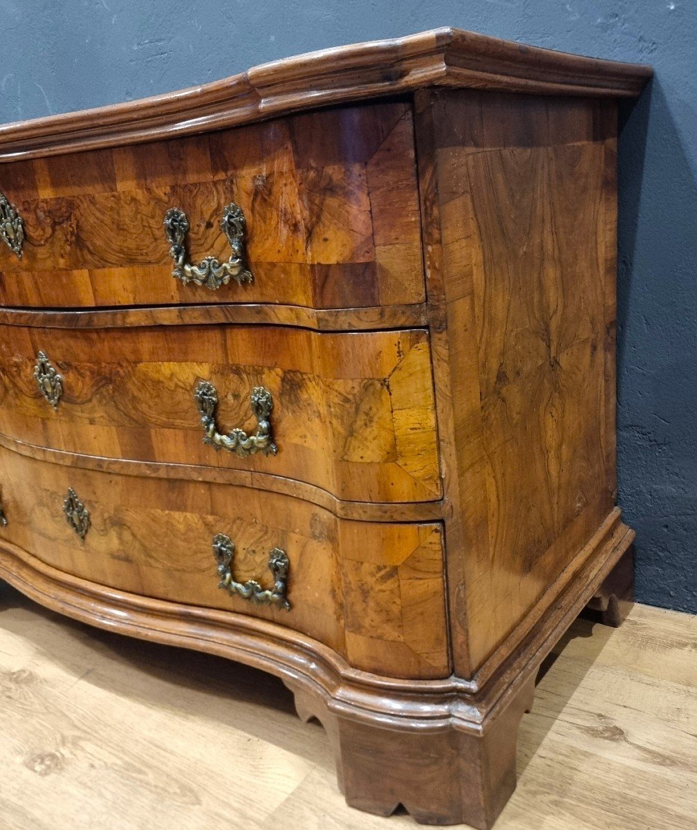 18th Century Walnut Chest Of Drawers From Verona: Elegance And Prestige For Your Home-photo-1