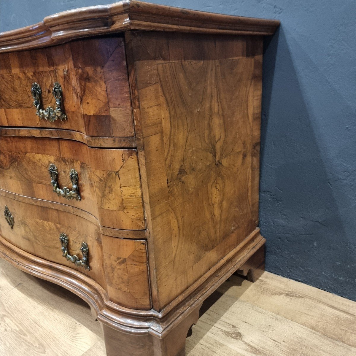 18th Century Walnut Chest Of Drawers From Verona: Elegance And Prestige For Your Home-photo-5