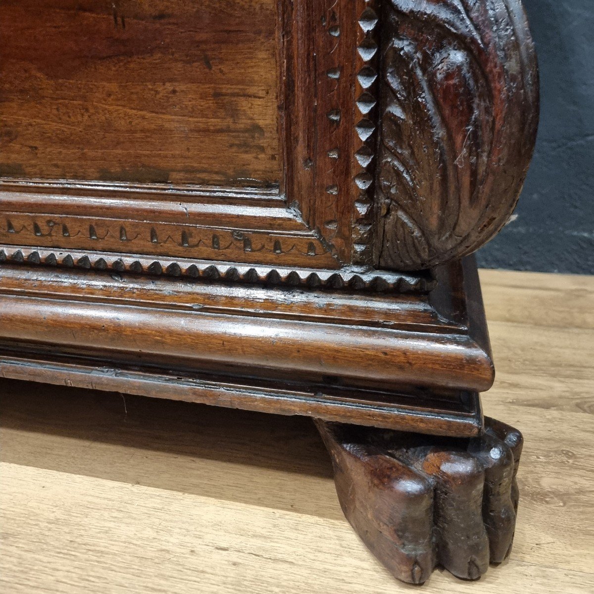 Walnut Cassapanca From The 1600s High Class -photo-1