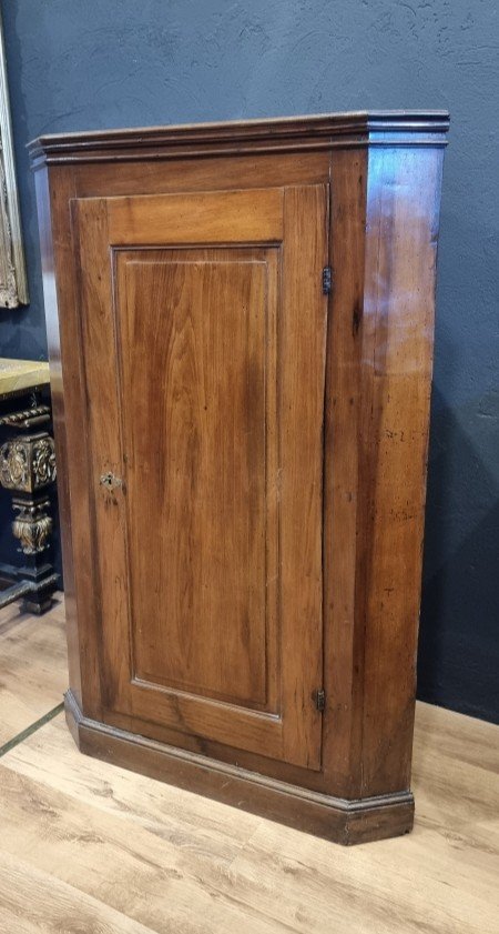 Cantonale - Walnut Corner Cabinet Early 19th Century