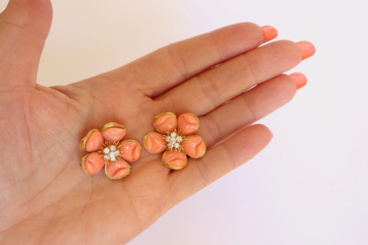 Van Cleef And Arpels Boucles d'Oreilles Rose de Noel Clips Fleurs Corail Et Or 18 Carats-photo-3