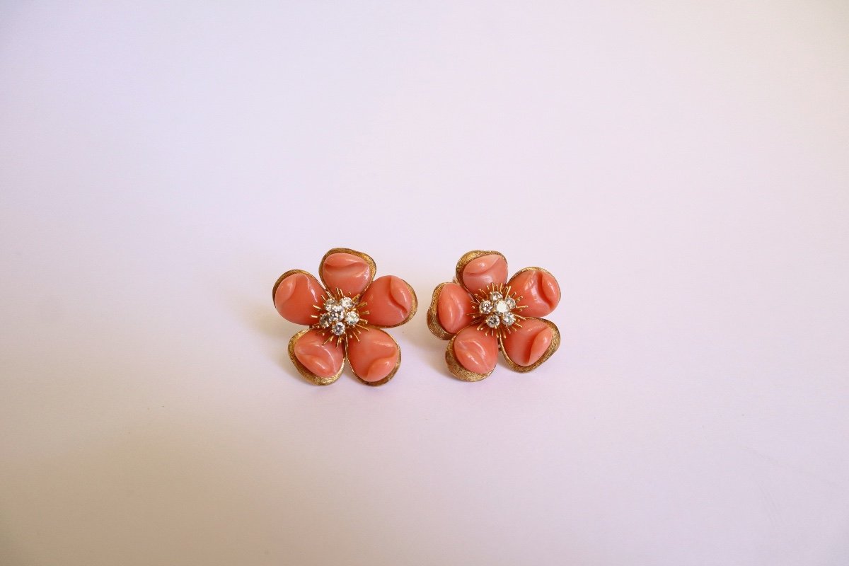 Van Cleef And Arpels Boucles d'Oreilles Rose de Noel Clips Fleurs Corail Et Or 18 Carats-photo-5