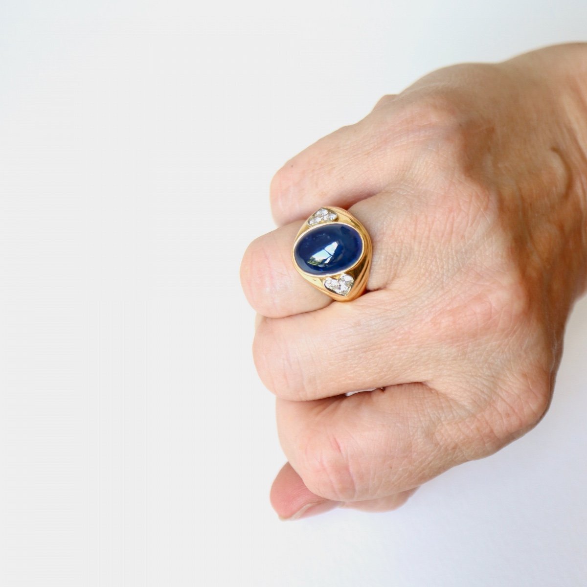 Repossi Ring In 18 Kt Yellow Gold Godronnée Setting An Important Sapphire Cabochon 9.8 Kt-photo-1