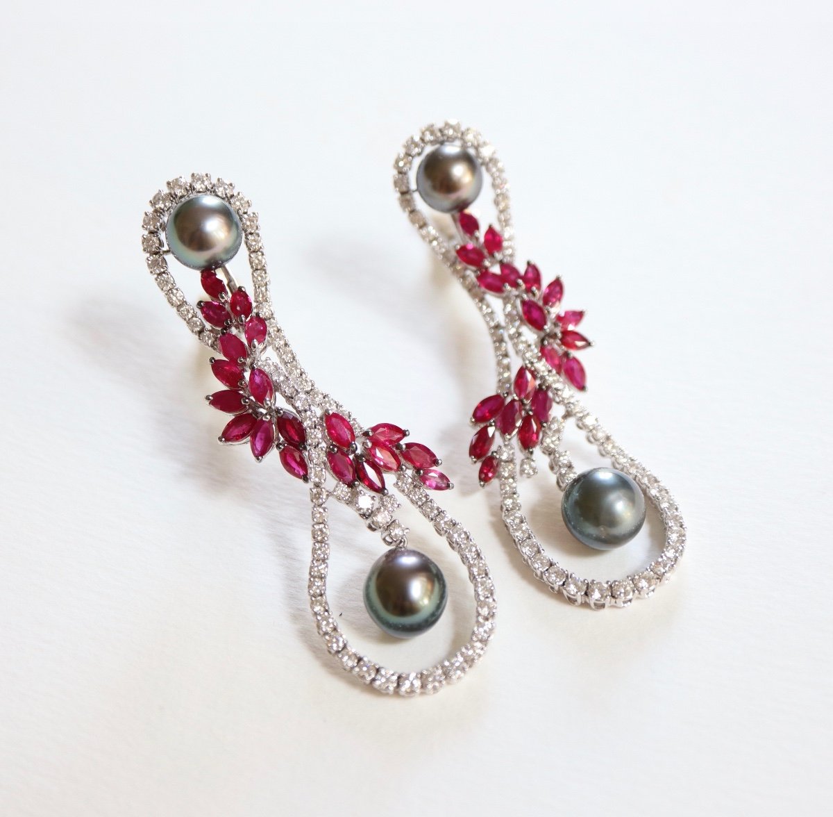 Mouawad Boucles d'Oreilles Pendantes Or Blanc Diamants Rubis-photo-2