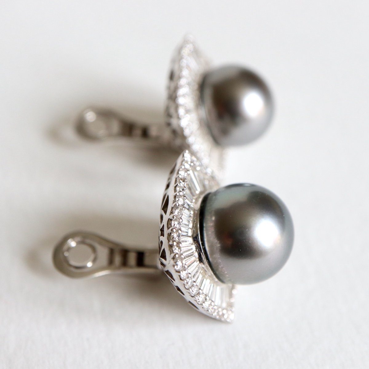 18k White Gold Grey Pearl Diamond Ear Clips-photo-3