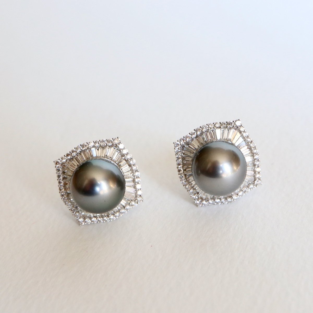 18k White Gold Grey Pearl Diamond Ear Clips-photo-2