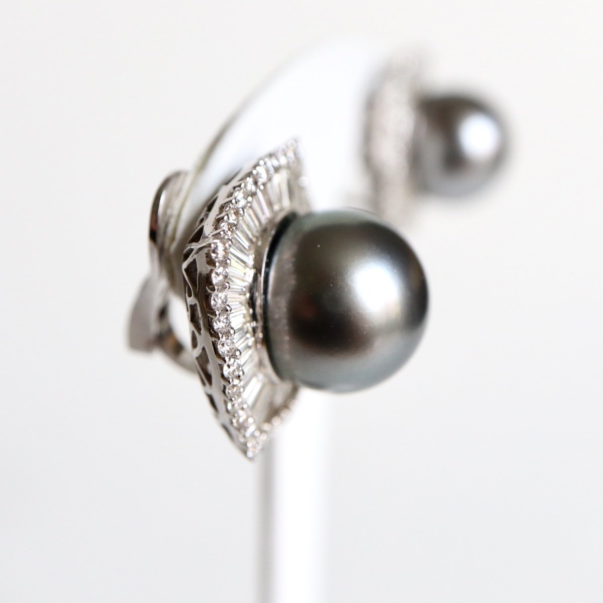 18k White Gold Grey Pearl Diamond Ear Clips-photo-3