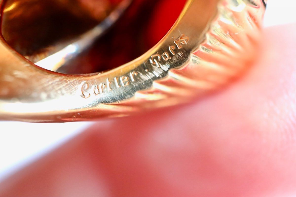 Cartier Engraved 18 Kt Yellow Gold And Coral Ring-photo-2