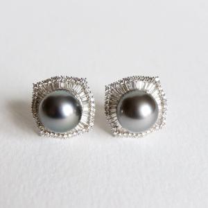 Clips d'Oreilles Perles Grises Diamants Or Blanc 18 Carats