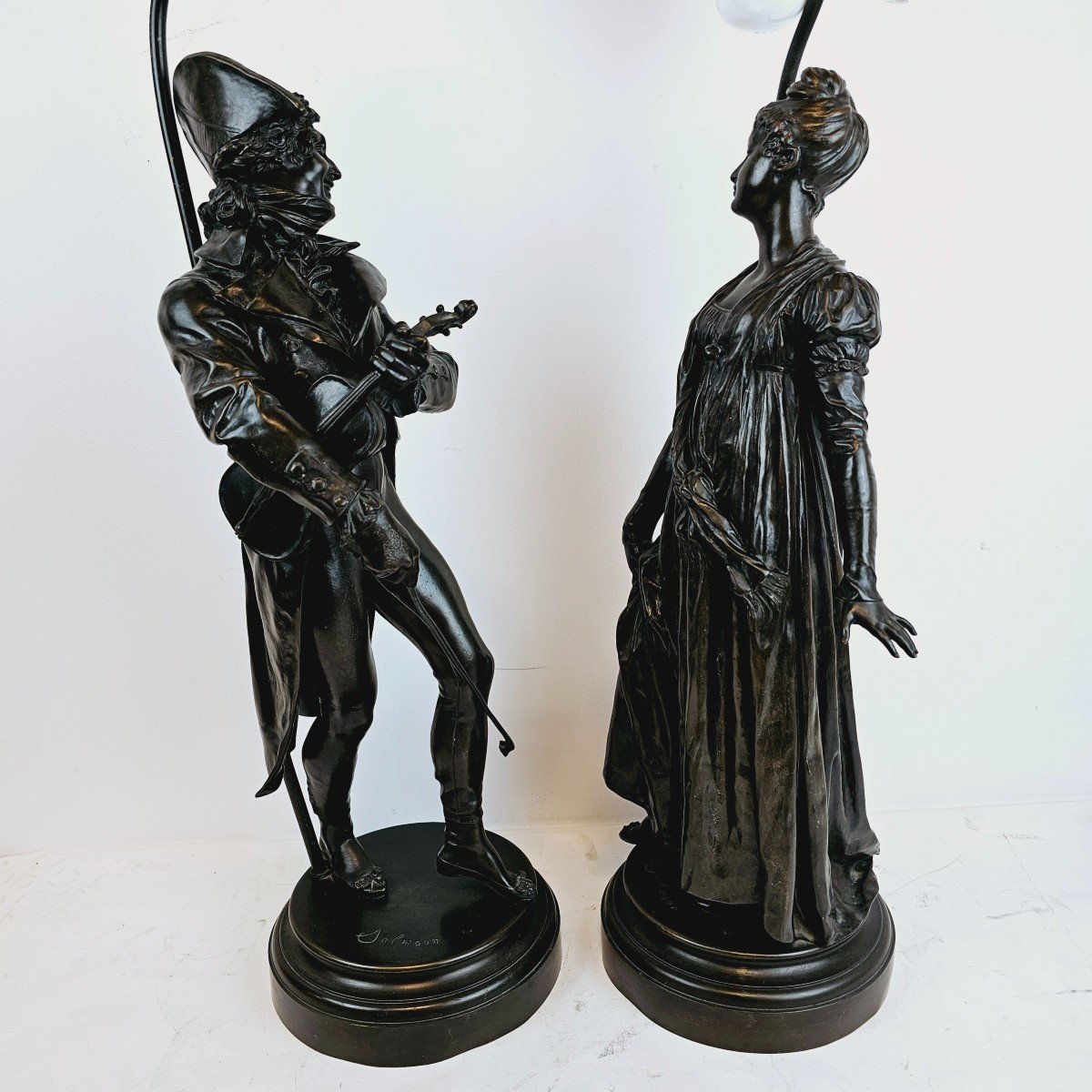 Une Paire De Figure De Lampes En Bronze Signe Salmson-photo-2