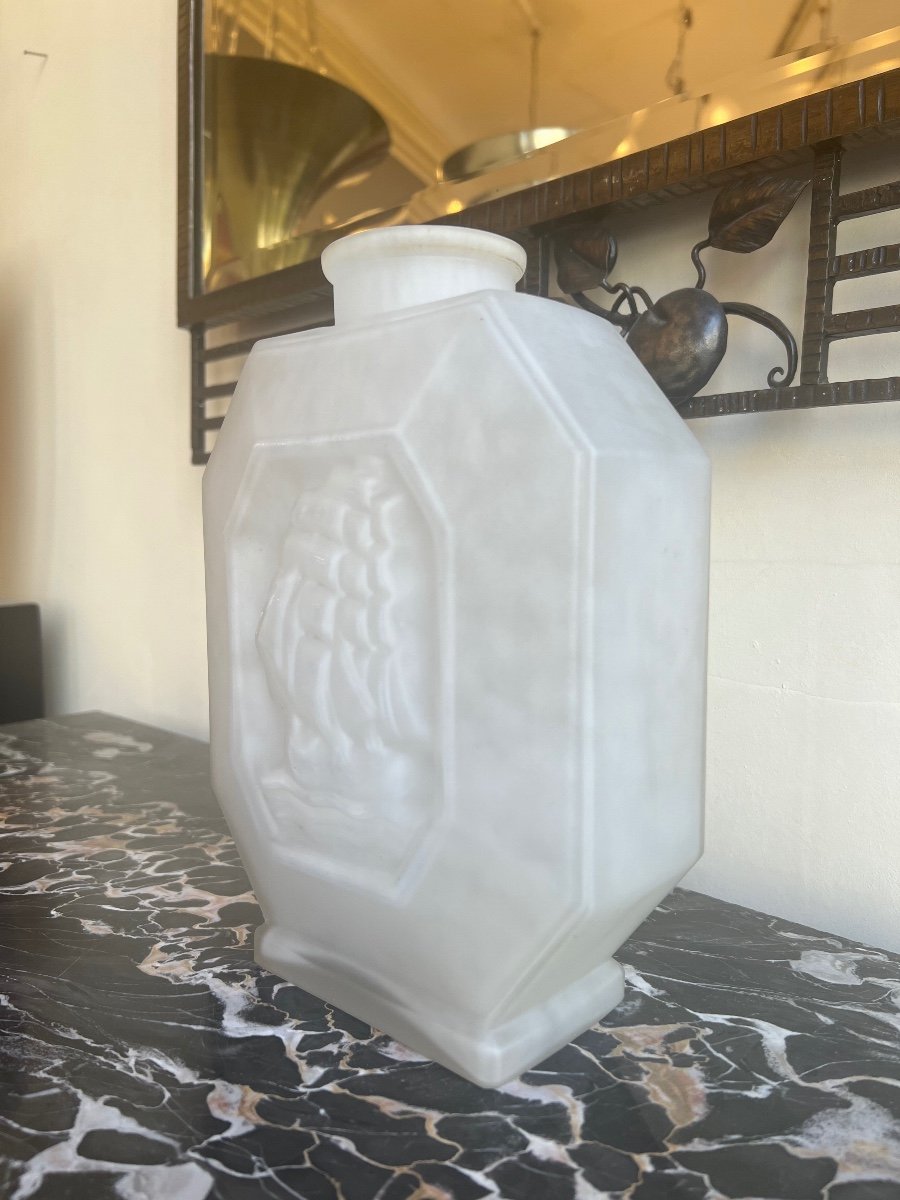 Slightly Opalescent Art Deco Vase “au Bateau” Signed P. D’avesn (art Deco Vases 1930)-photo-5