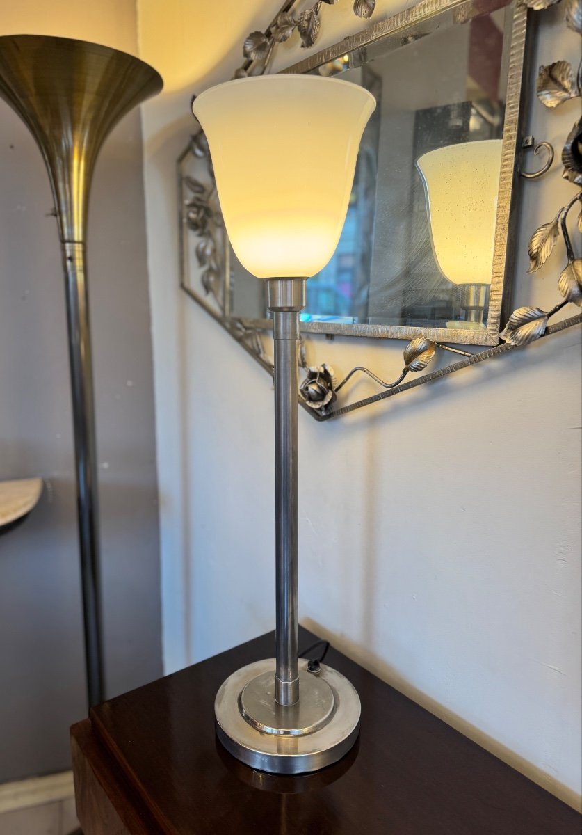 Grande Lampe Art Déco Mazda Moderniste En Métal Chromé Et Opaline Blanche  Lampes Art Deco 1930