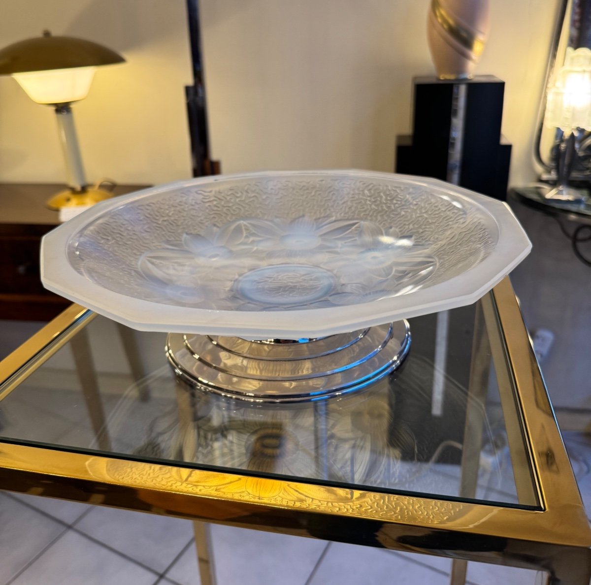 Art Deco Centerpiece / Pocket Tray In Opalescent Pressed Molded Glass And Chrome Base (1930) 