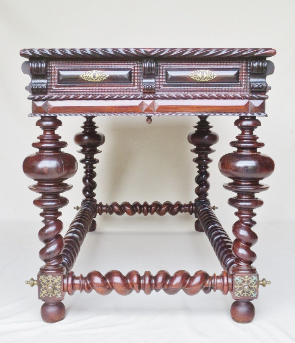 Portuguese Table, 17th Century. -photo-4