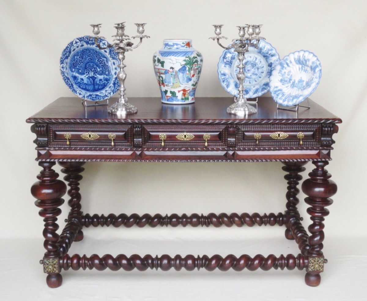 Portuguese Table, 17th Century. -photo-2