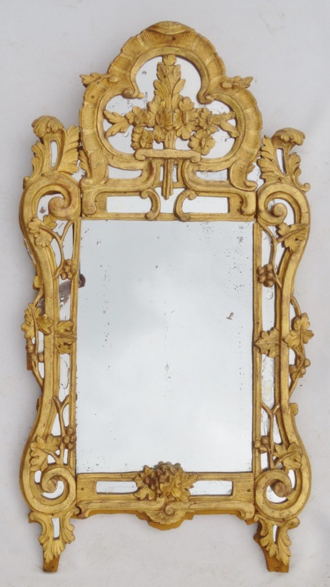 Miroir En Bois Doré, XVIIIe Siècle.