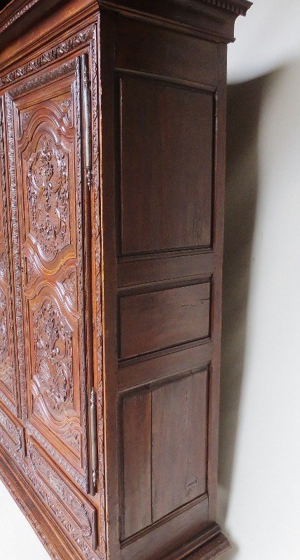 18th Century Wardrobe.-photo-5