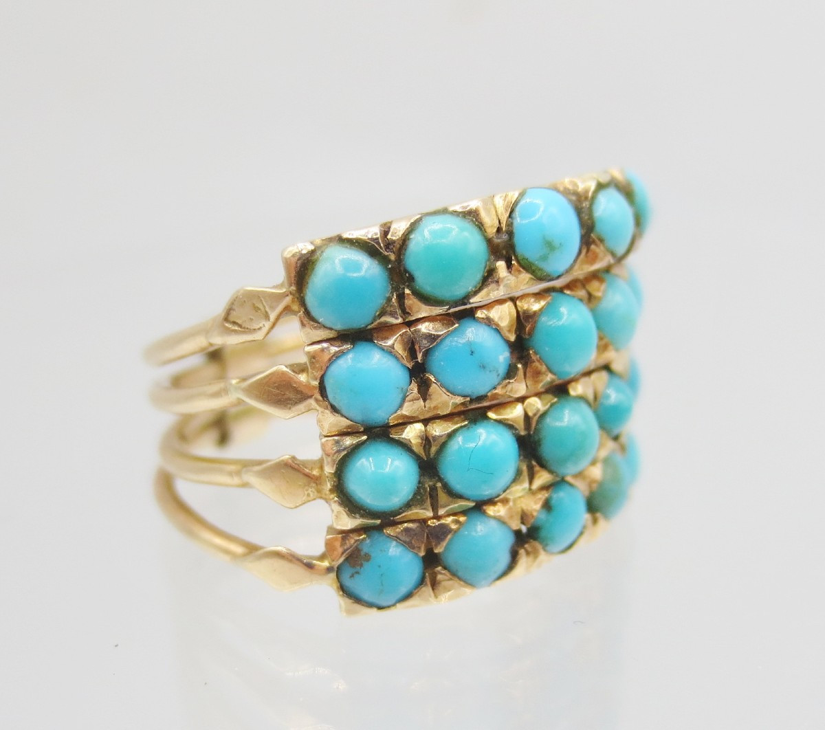 Bague de Harem, or et turquoises.  