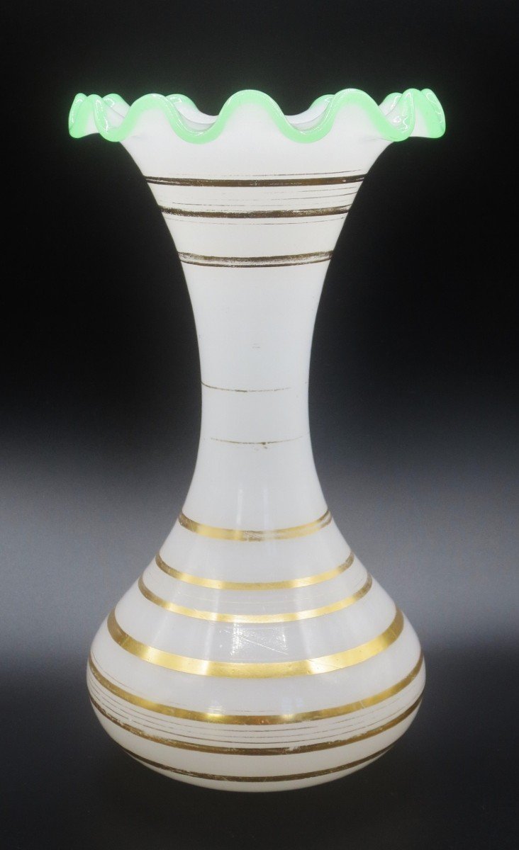 Opaline Vase, Restoration Period.-photo-3