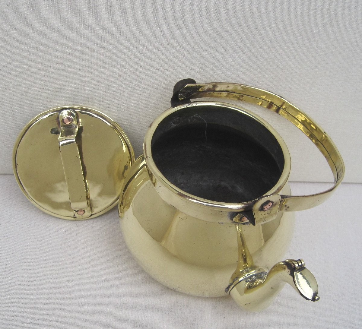 Small Brass Kettle. 18th Century.-photo-1