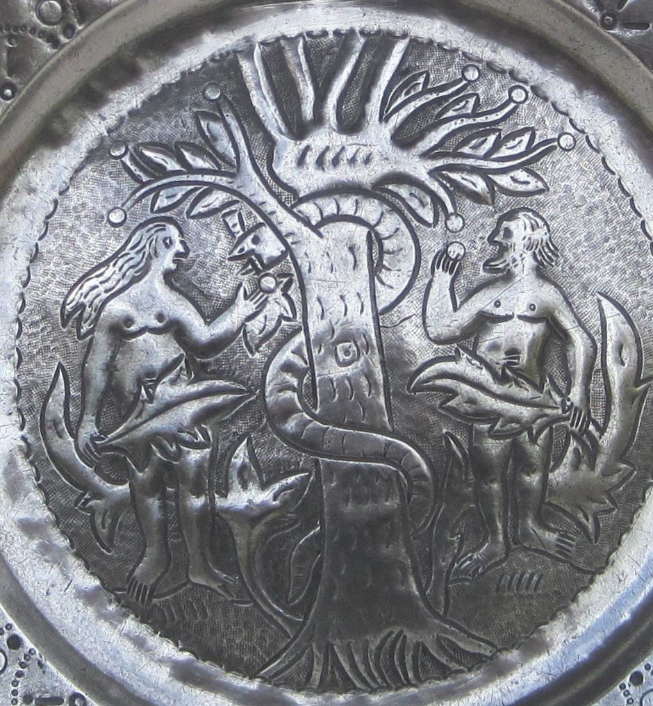 ASSIETTE ronde, décor Adam et Ève en étain. XIXe s.-photo-2