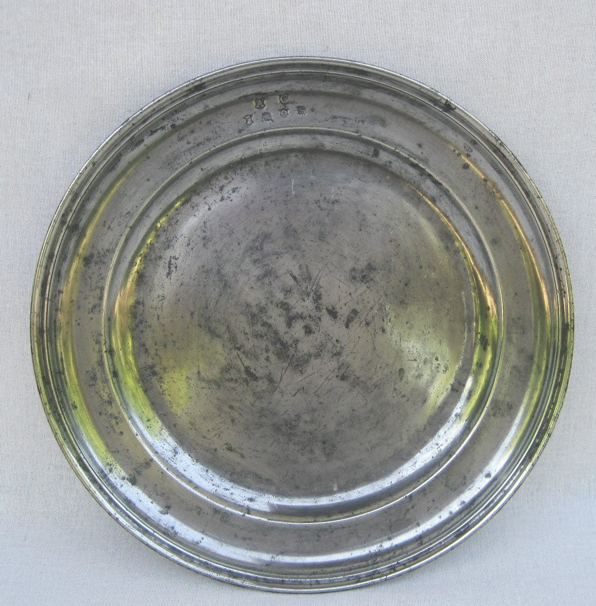 Dish Round, Pewter. 18th Century.