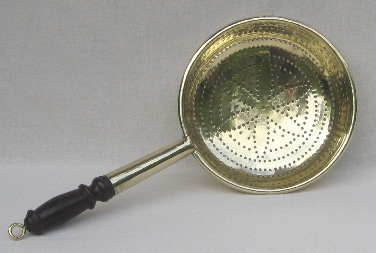 Strainer In Brass. 18th Century.-photo-3