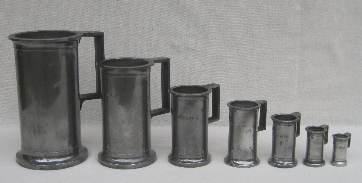 Homogeneous Series Of 7 Open Measurements, In Tin, Of The Decimal Metric System. 19th-20th Century.