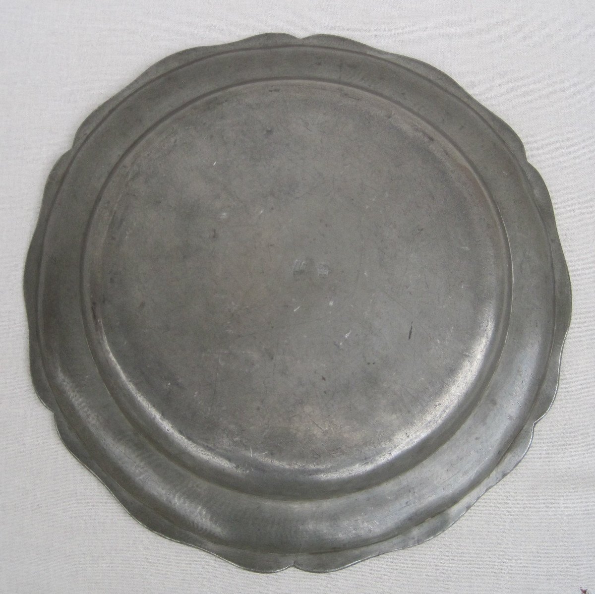 Important Pewter Dish. St Omer. Early 19th Century. -photo-3
