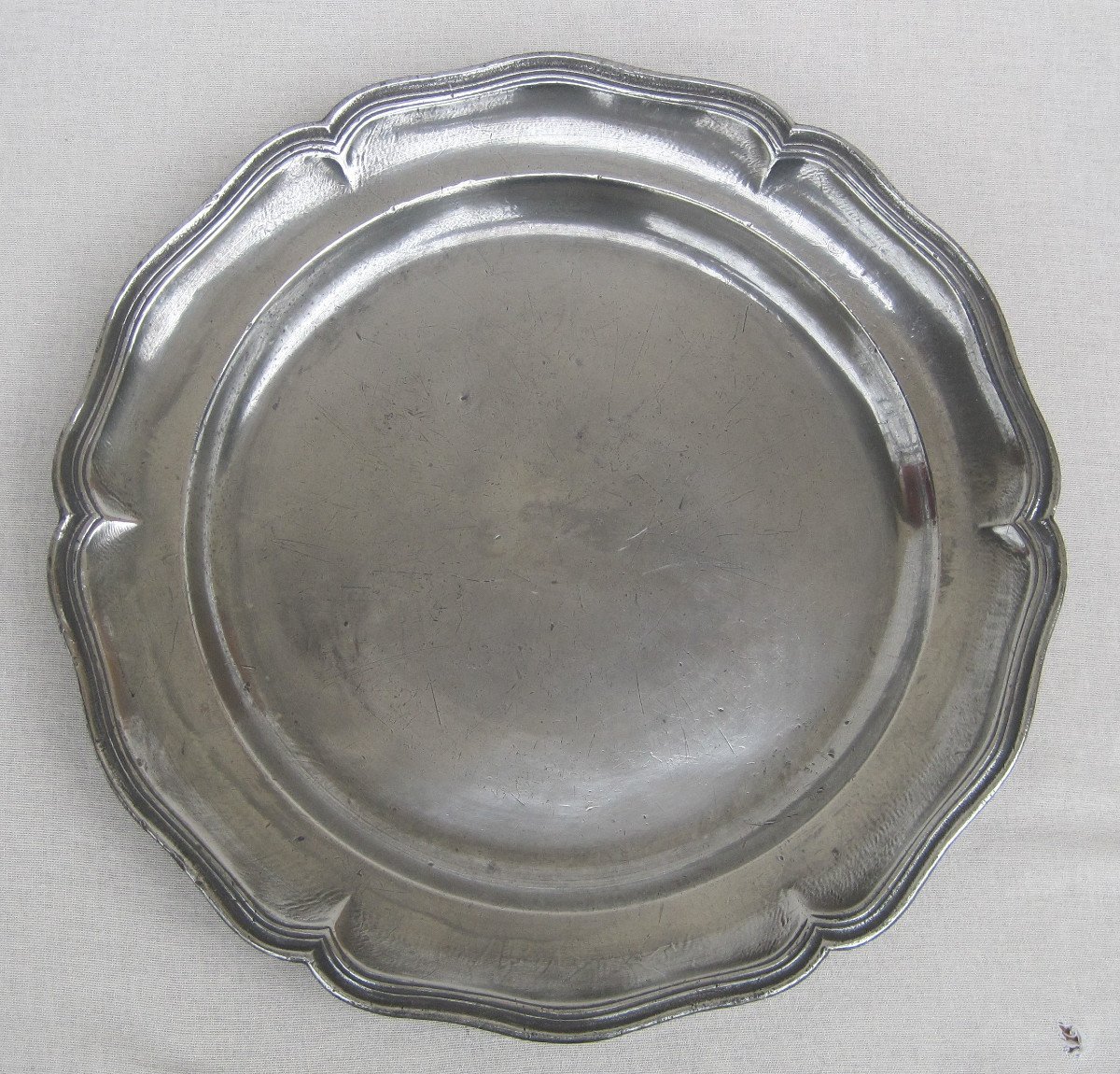 Important Pewter Dish. St Omer. Early 19th Century. -photo-4