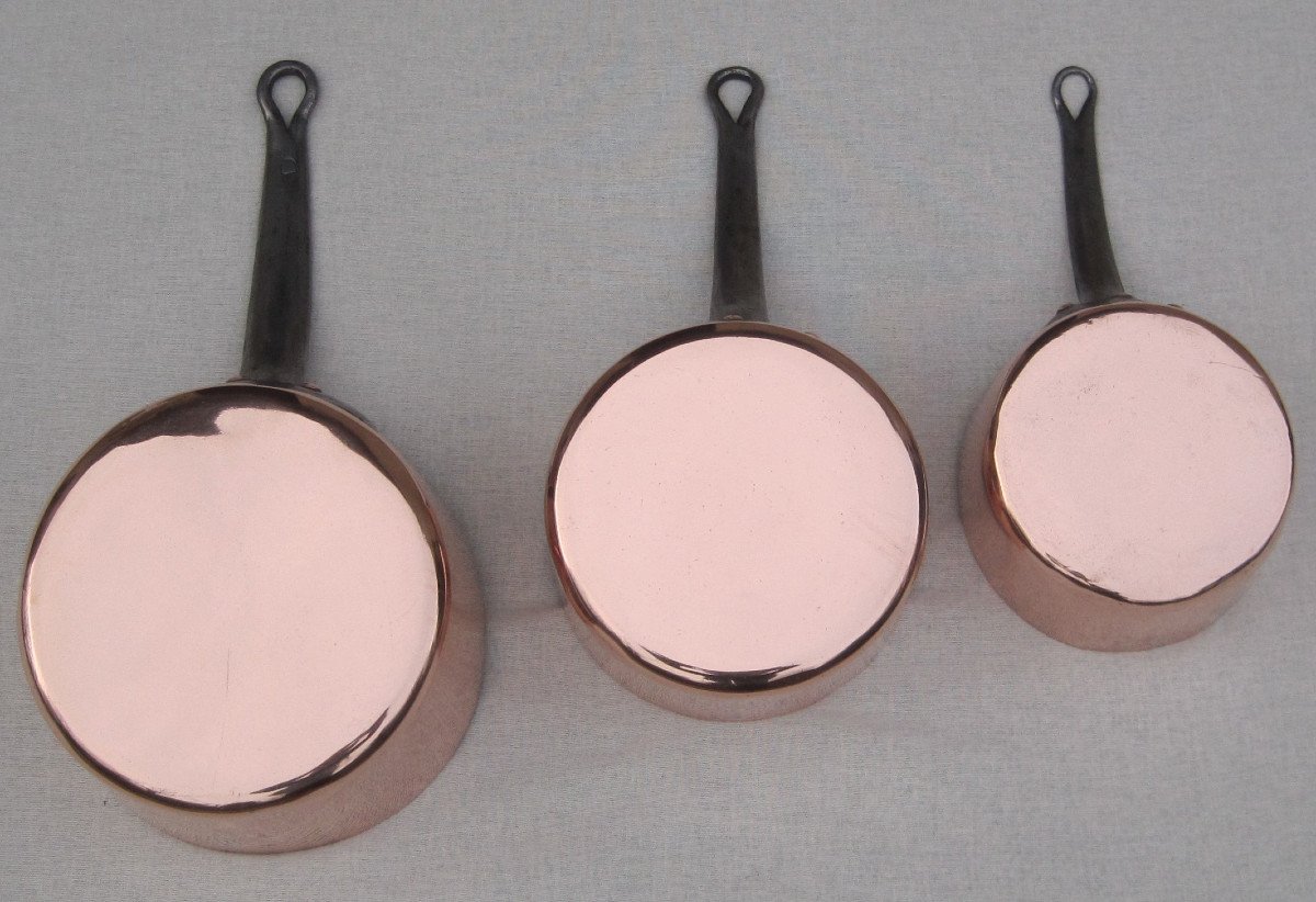 Homogeneous Series Of 3 Copper Casseroles. 19th Century.  -photo-3