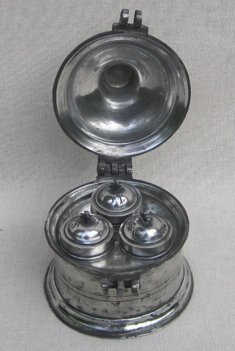 Box Of Holy Oils, In Pewter, For Baptism And Extreme Anointing. Toulouse? 18th Century.