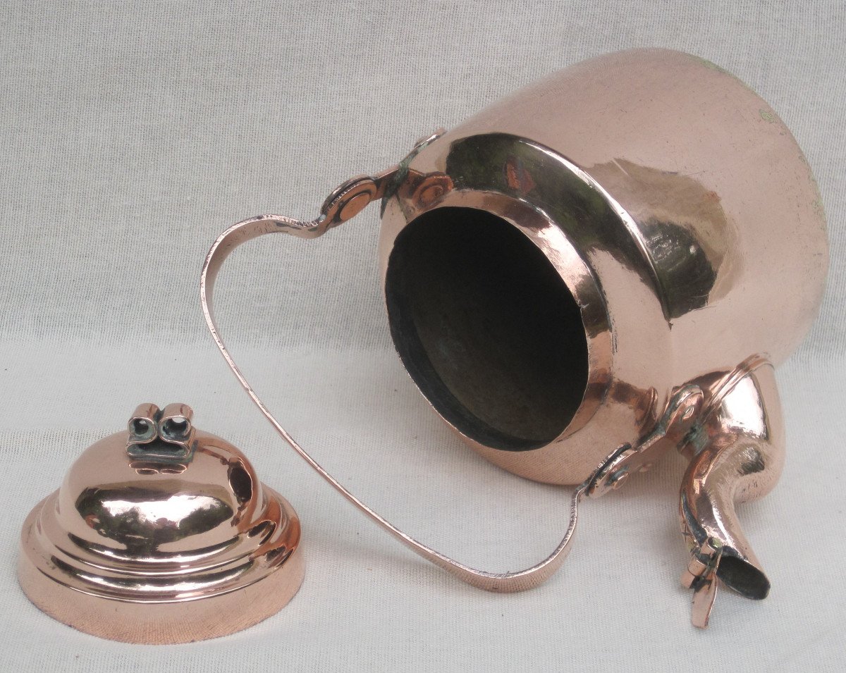 Small Copper Kettle. 17th Century.-photo-1