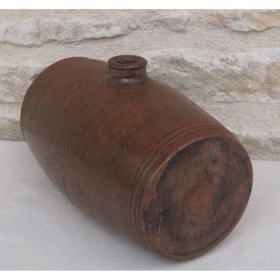 Poterie. Bouillotte en forme de tonnelet en terre cuite. XIXe s.