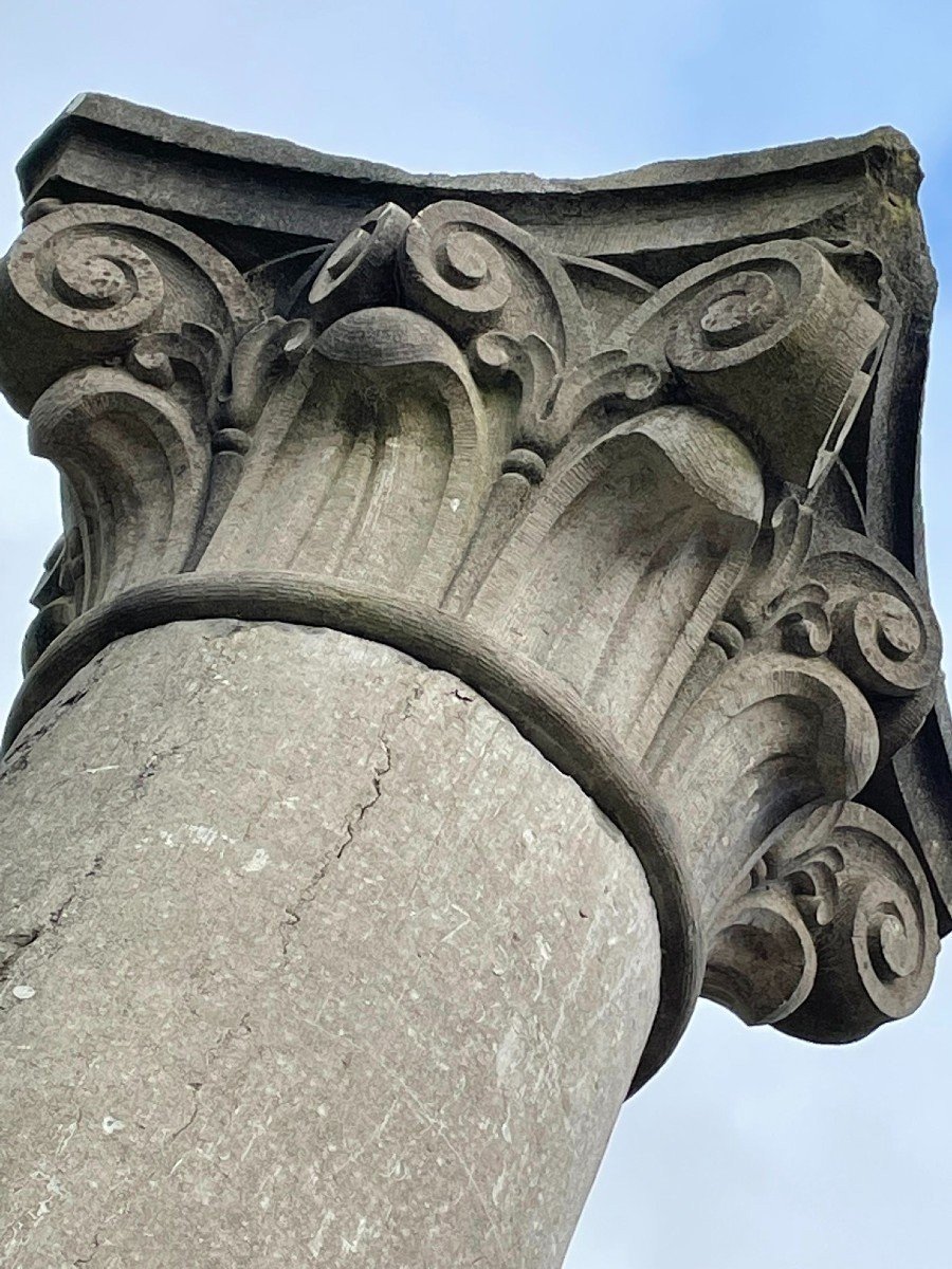 Colonnes antiques du château en pierre bleue -photo-3