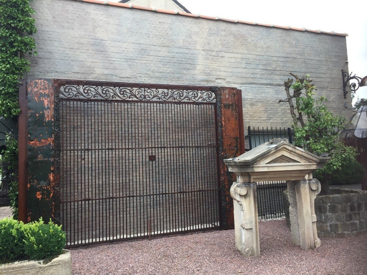 Entrance Gate Of Paris