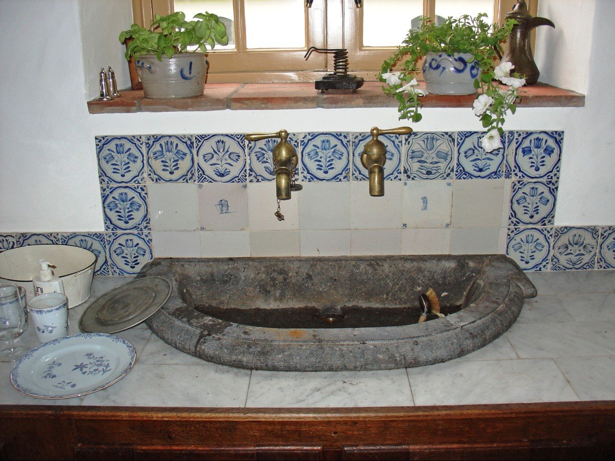 Antique Kitchen Taps, Cold Water Taps Connectable To The Existing Water Supply System