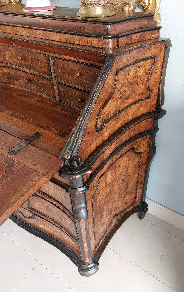 Italian Louis XV  Desk In Walnut 700'-photo-1